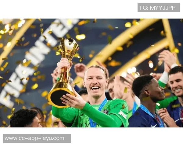 恩里克首次见证连续扑出四个点球巴黎喜获新奖杯庆祝时刻