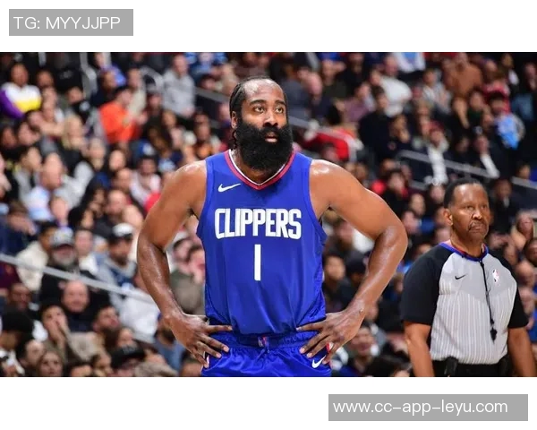 哈登半场表现出色10投6中砍下并列最高16分三分球命中率高达60无失误